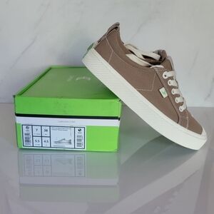 CARIUMA Canvas lace-up sneakers Women's 7 -- Men's 5.5 -- UNISEX